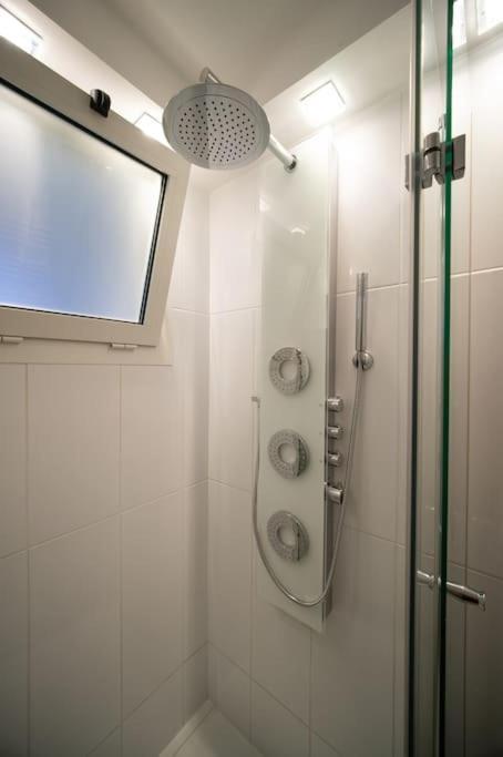 Fully Equipped Apartment Balcony Sleeps 7 Wifi Marseille Extérieur photo